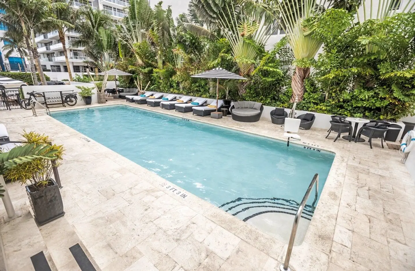 Croydon OUTDOOR_POOL