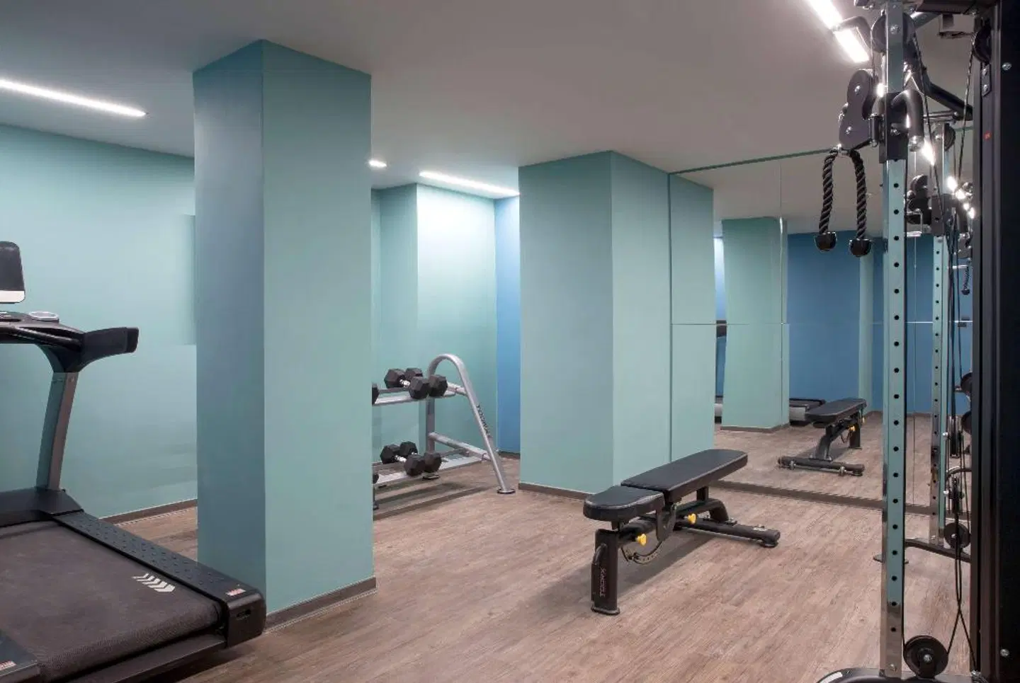 Zeus Essence Athens Central SPORTS_AND_LEISURE