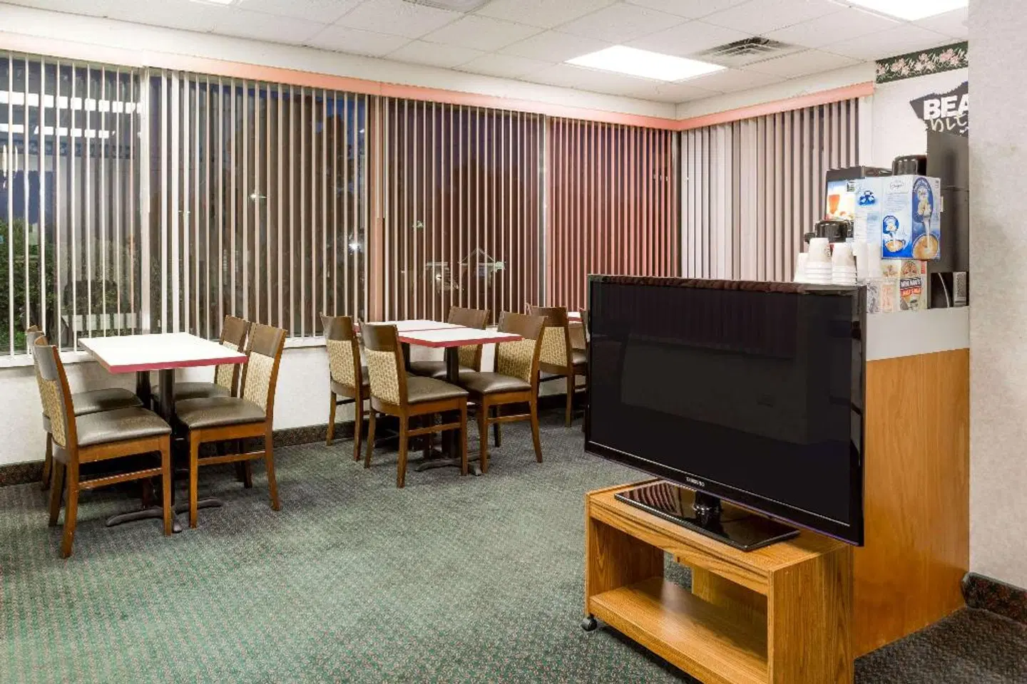 Travelodge by Wyndham Ridgeway Martinsville Area ROOM_EXAMPLE