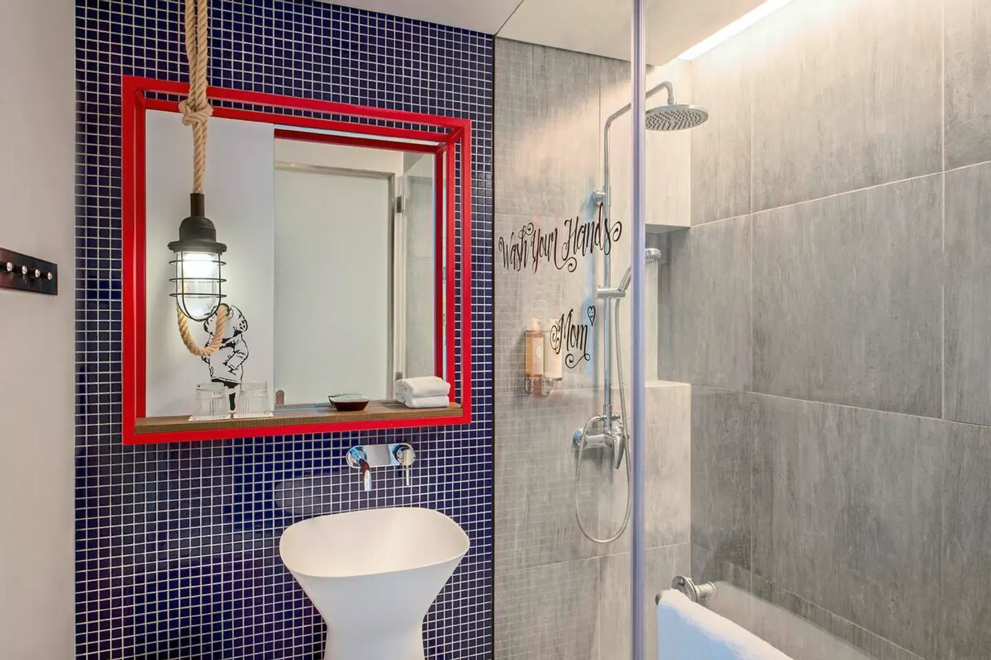 Hampton By Hilton Dubai Al Seef Badezimmer