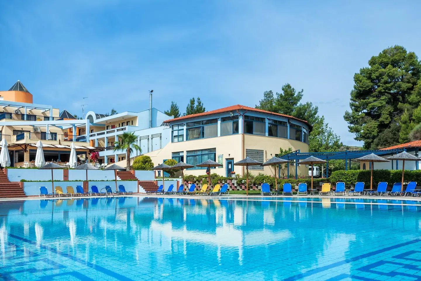 Atrium OUTDOOR_POOL