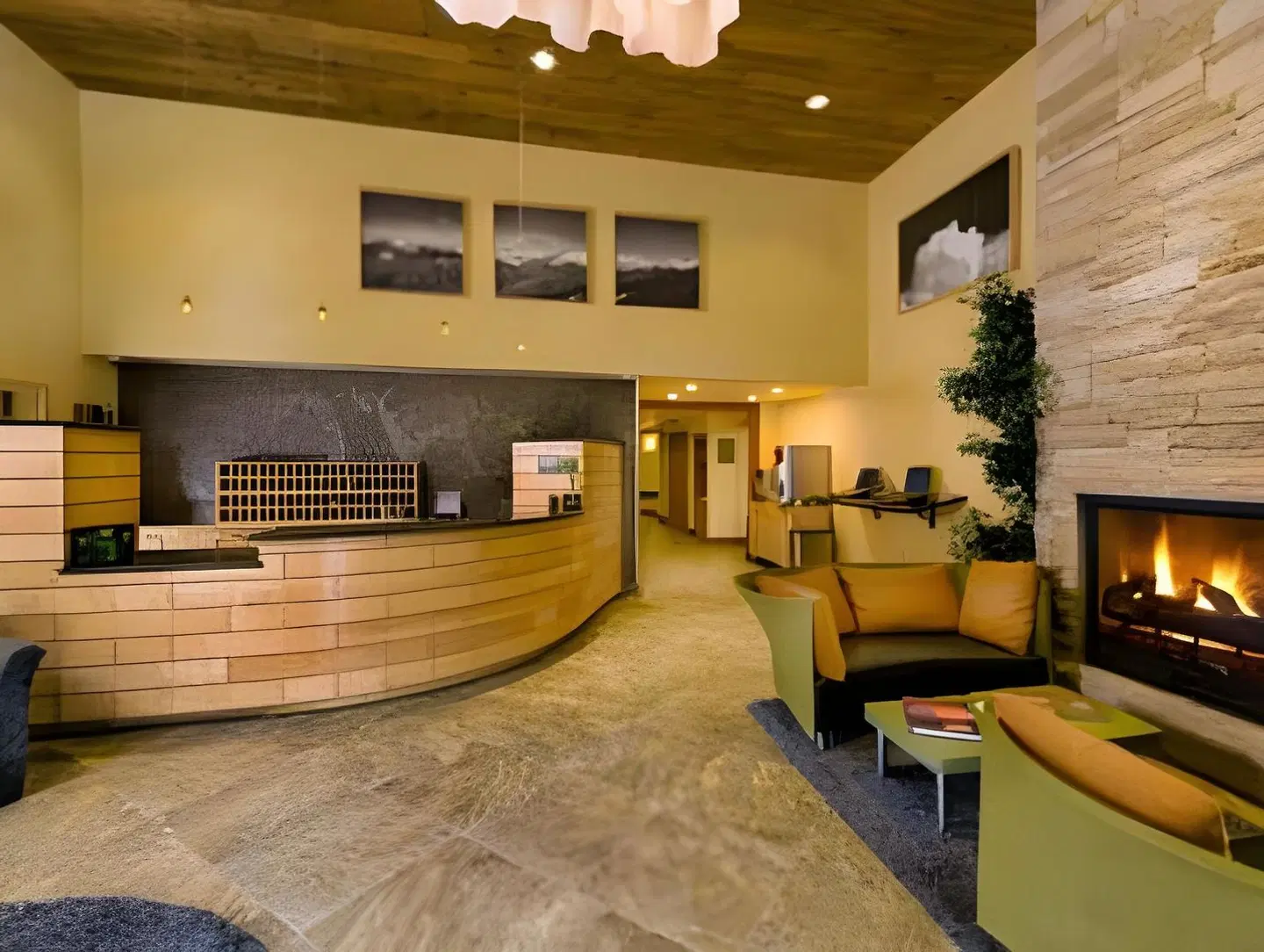 Vail's Mountain Haus at the Covered Bridge LOUNGE_LOBBY