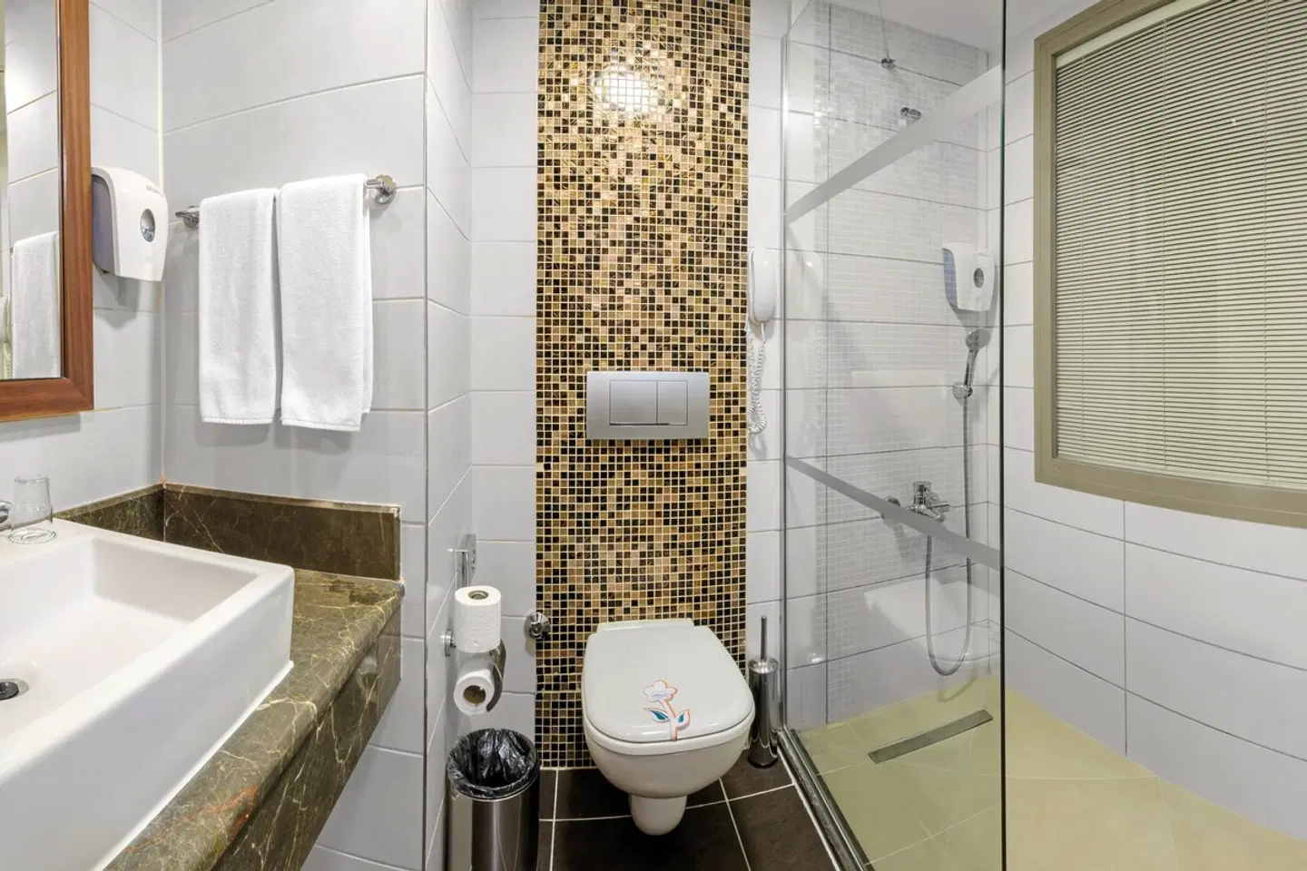 Alba Royal Hotel Badezimmer