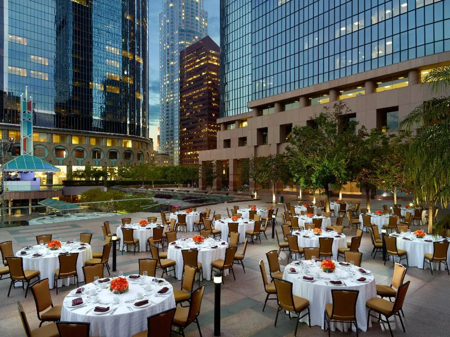 Omni Los Angeles Hotel at California Plaza Restaurant