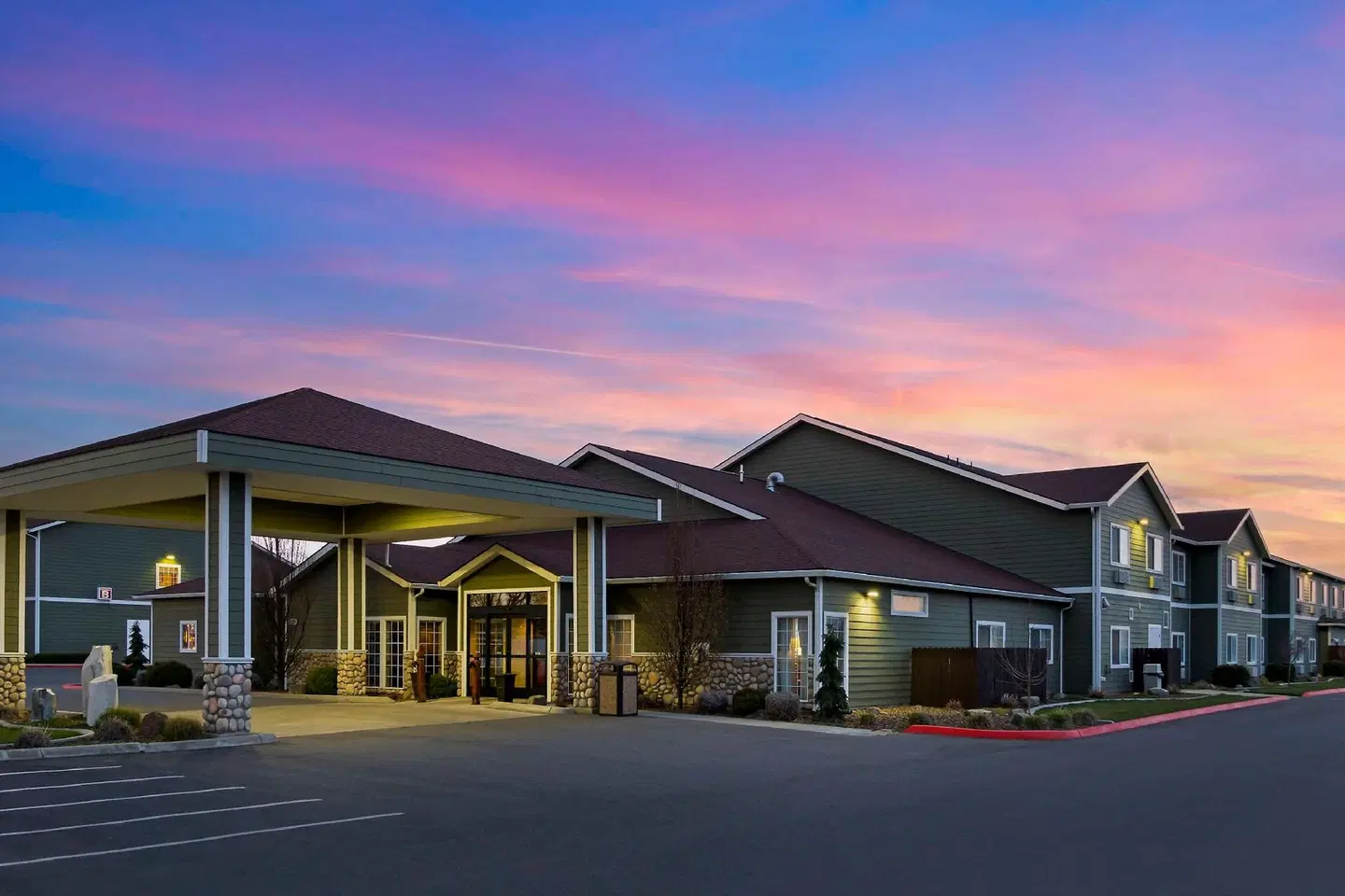 Best Western Plus The Inn at Horse Heaven EXTERIOR