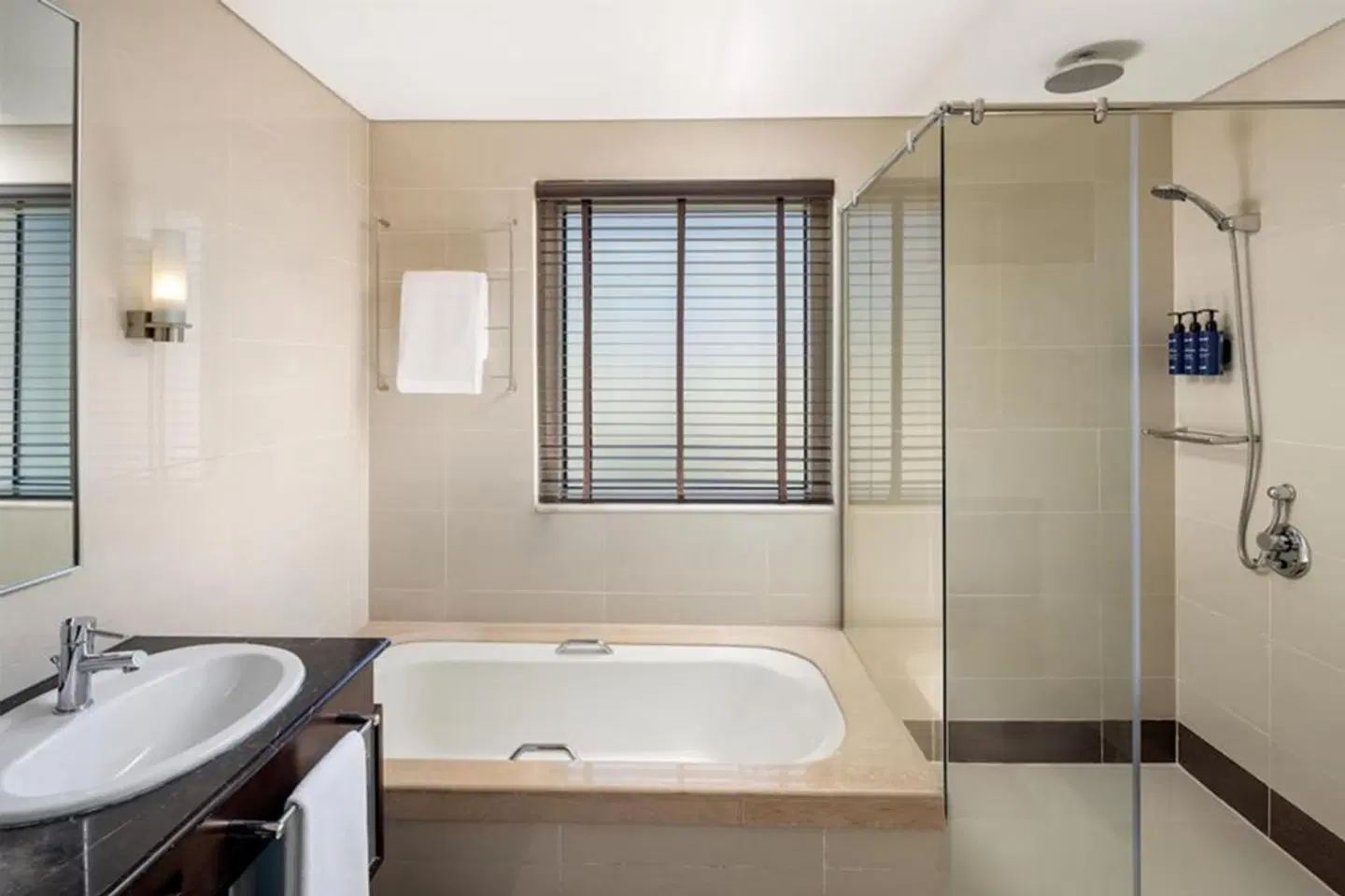 Radisson Blu Hotel, Dubai Barsha Heights BATHROOM