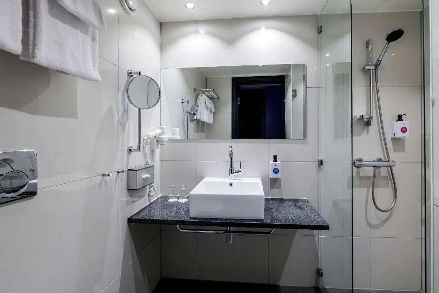 Quality Hotel Expo Badezimmer