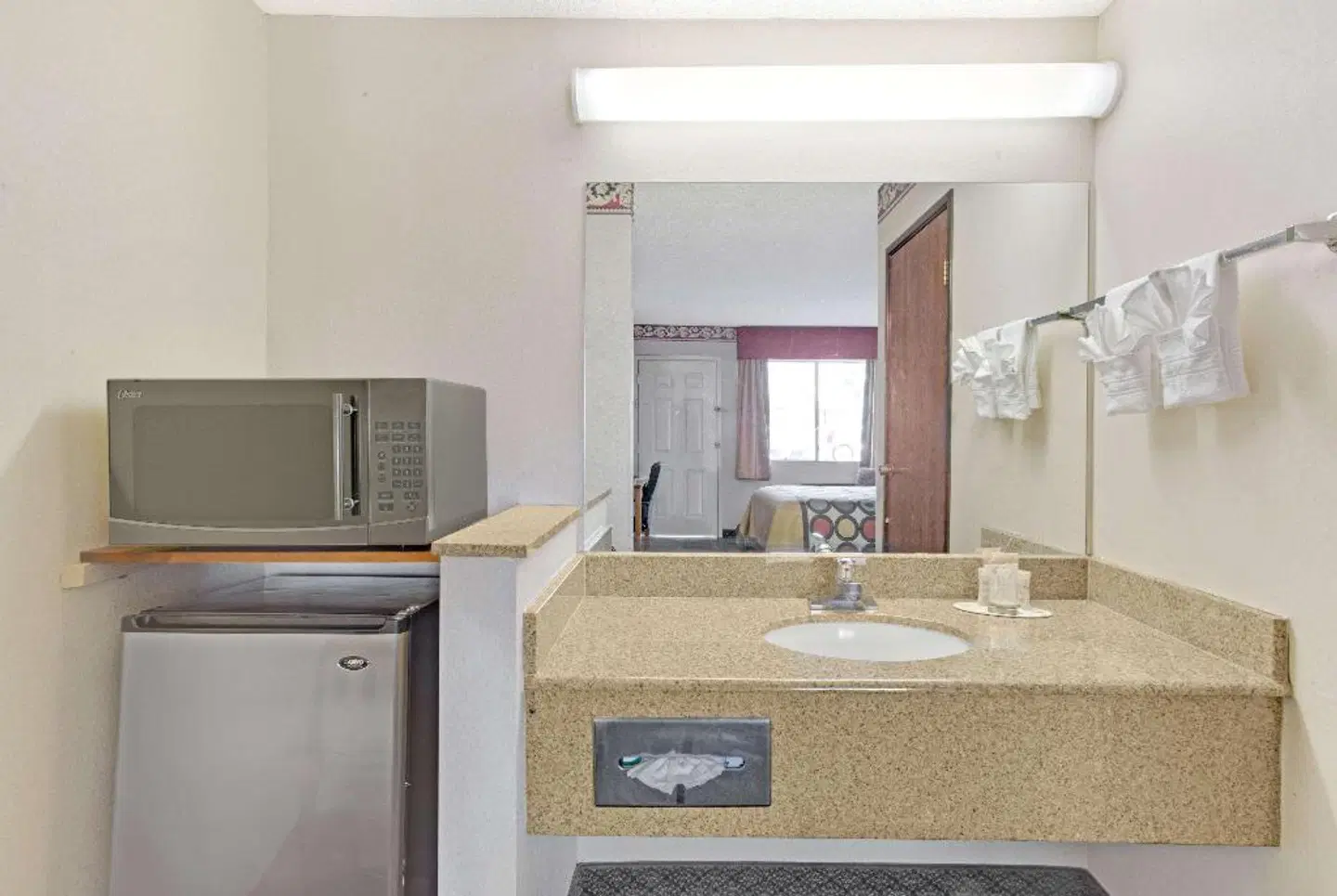 Super 8 by Wyndham Tucson Downtown Convention Center ROOM_EXAMPLE