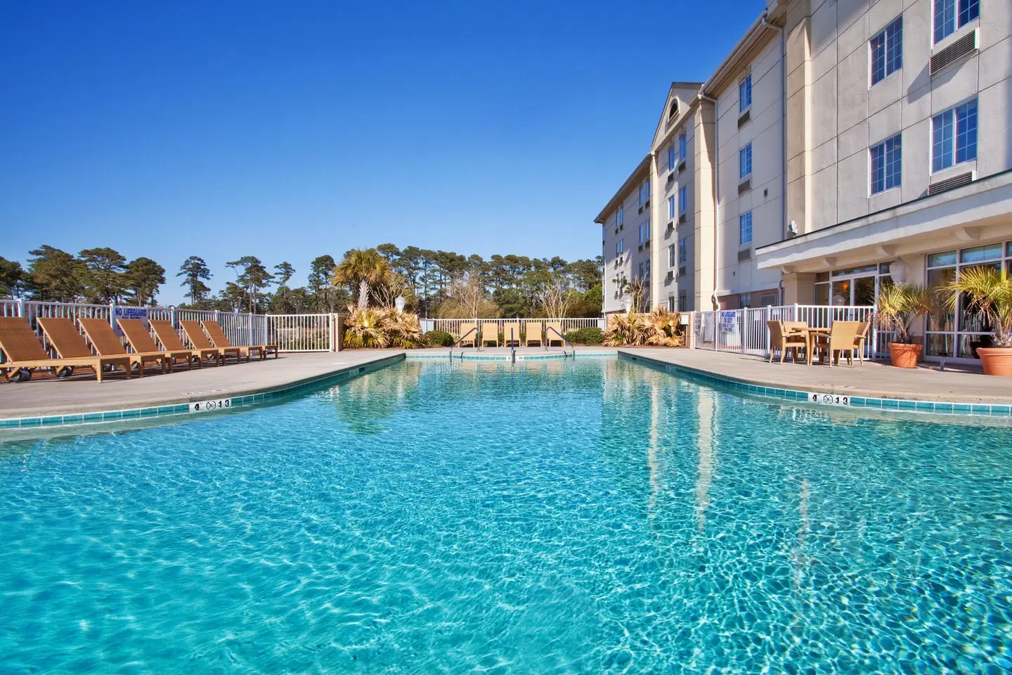 Holiday Inn Express Myrtle Beach-Broadway@The Bch by IHG OUTDOOR_POOL
