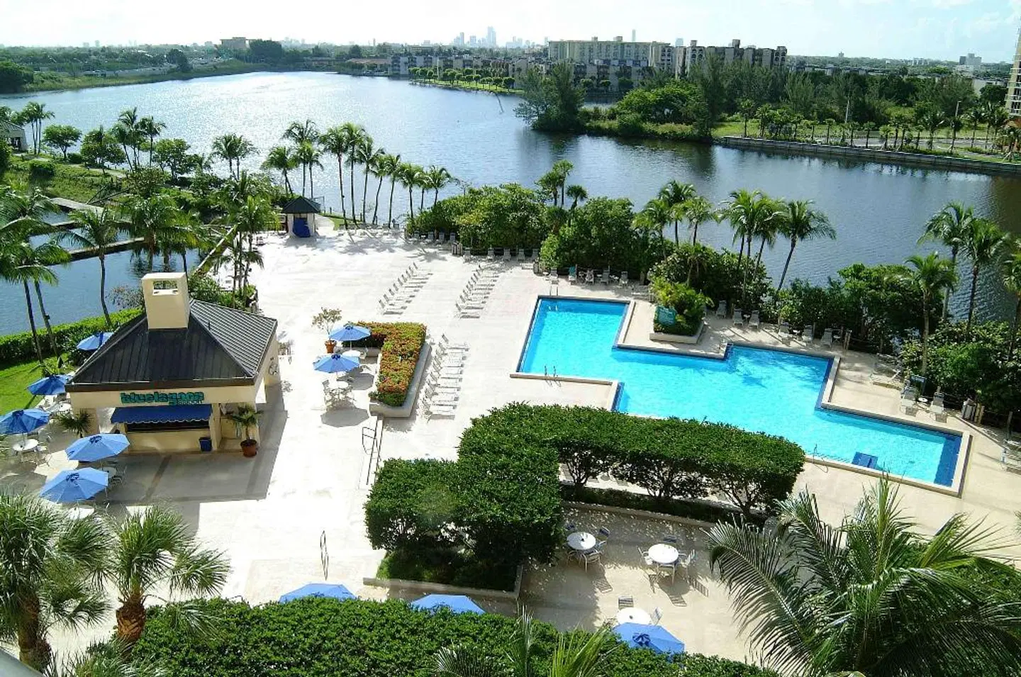 Hilton Miami Airport Blue Lagoon EXTERIOR