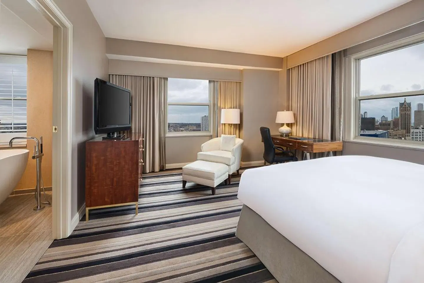 Hilton Milwaukee City Center ROOM_EXAMPLE