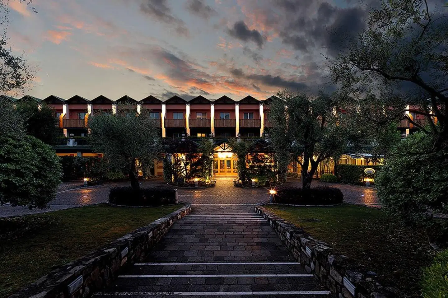 Iseolago Hotel EXTERIOR