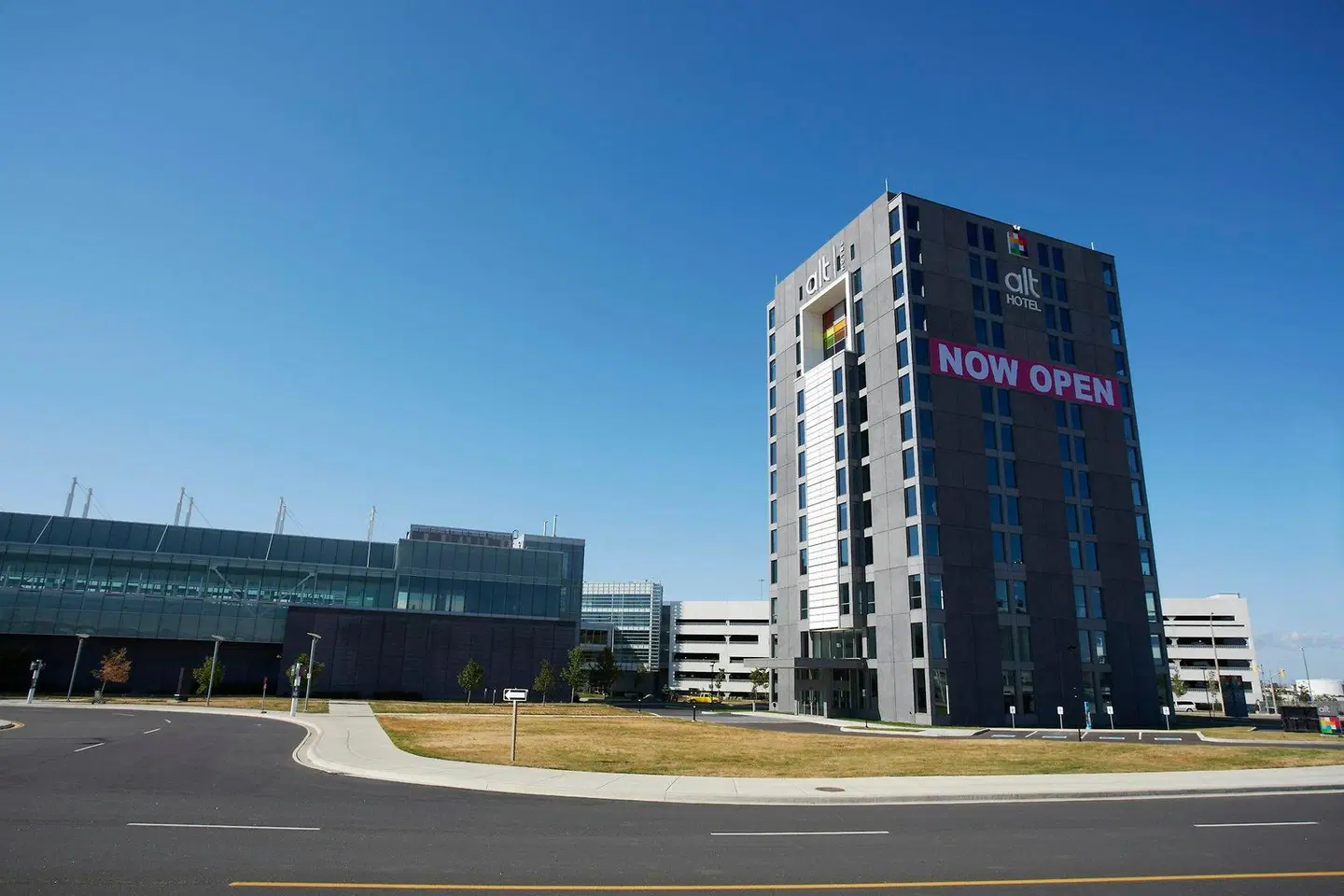 Alt Hotel Toronto Airport EXTERIOR