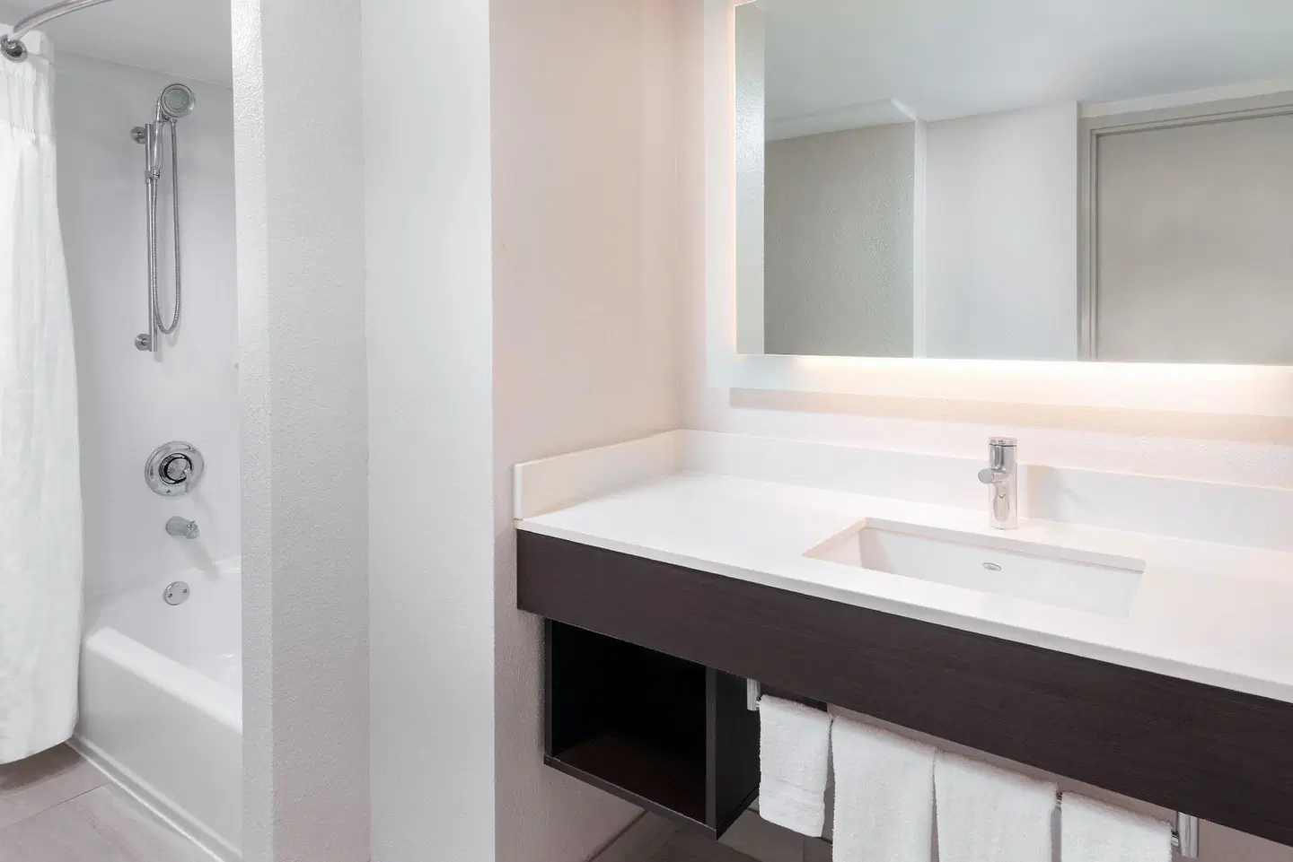 Holiday Inn Express Miami Airport Doral Area by IHG Badezimmer