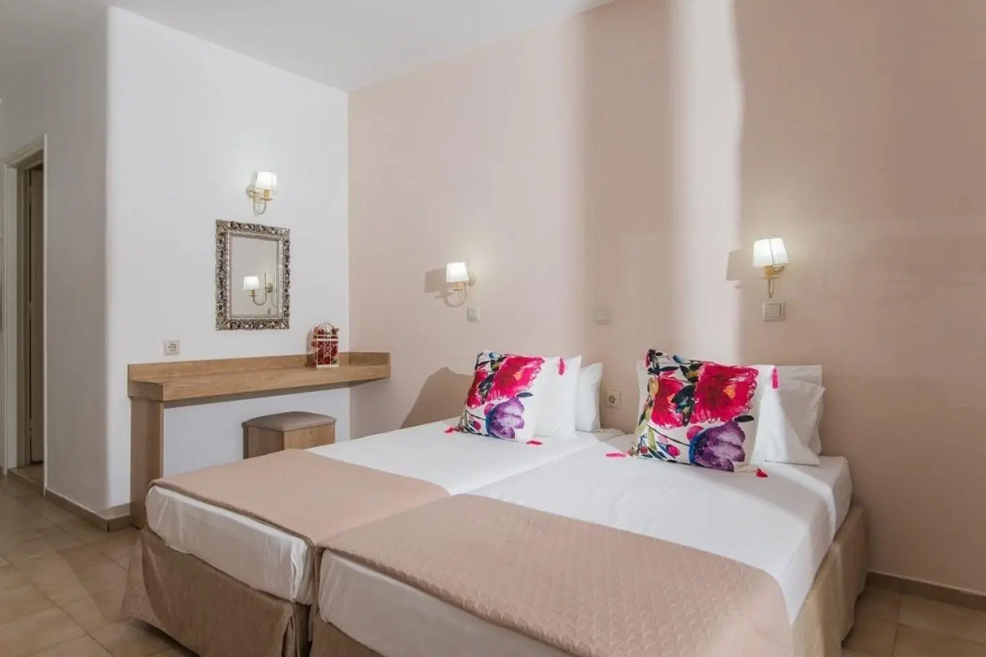 Emerald Hotel ROOM_EXAMPLE