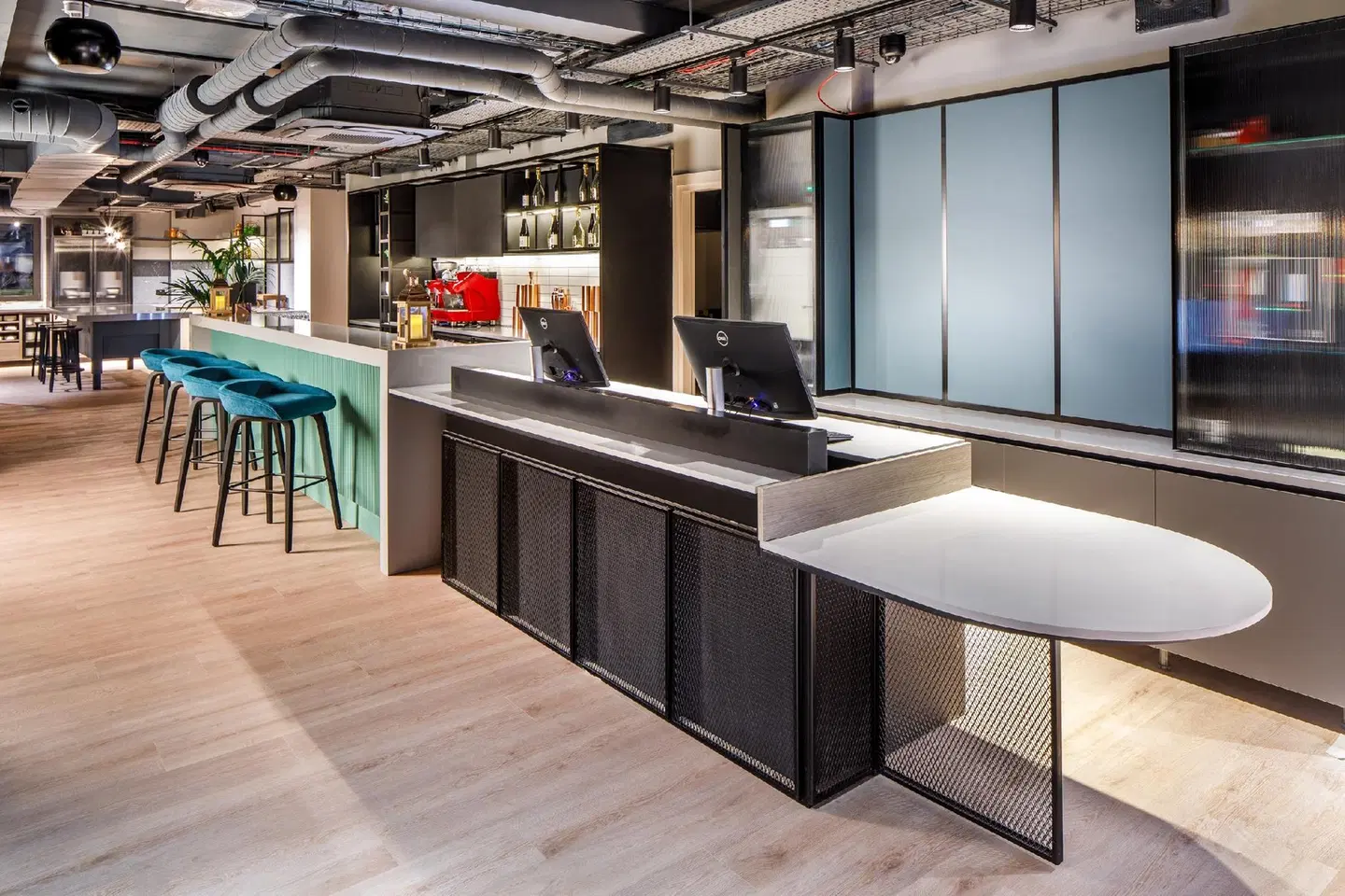 Southgate Hotel London Bar