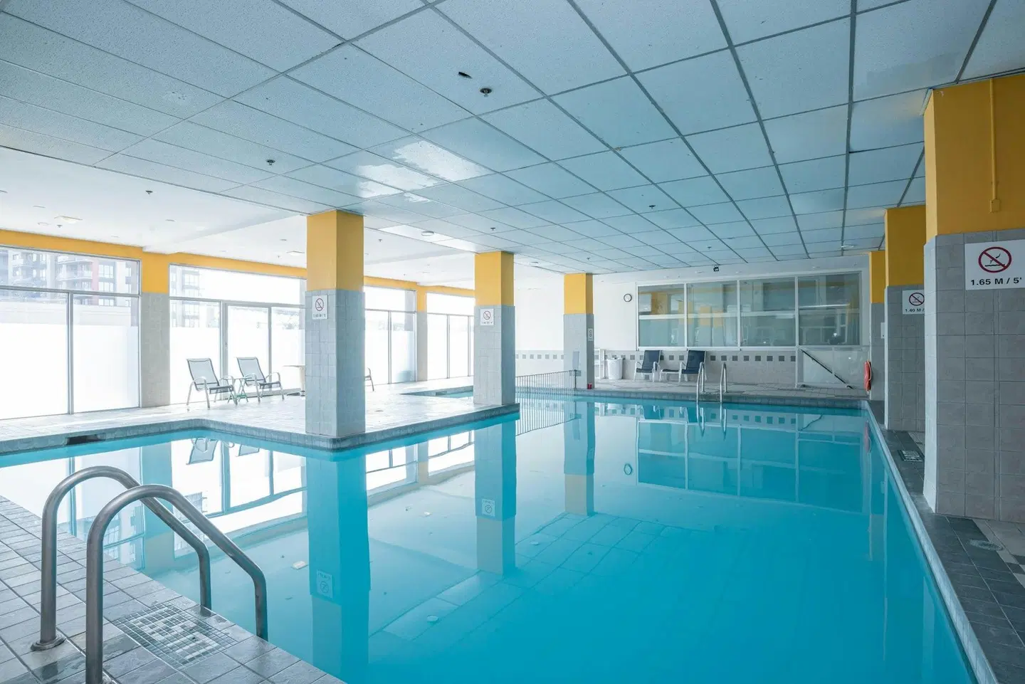 Sandman Hotel Montréal - Longueuil Hallenbad