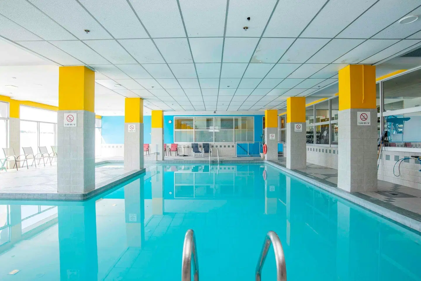 Sandman Hotel Montréal - Longueuil Hallenbad