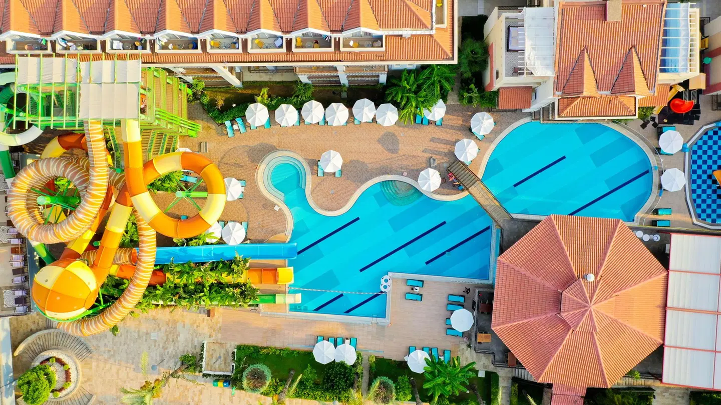 Crystal Aura Aqua Collection OUTDOOR_POOL