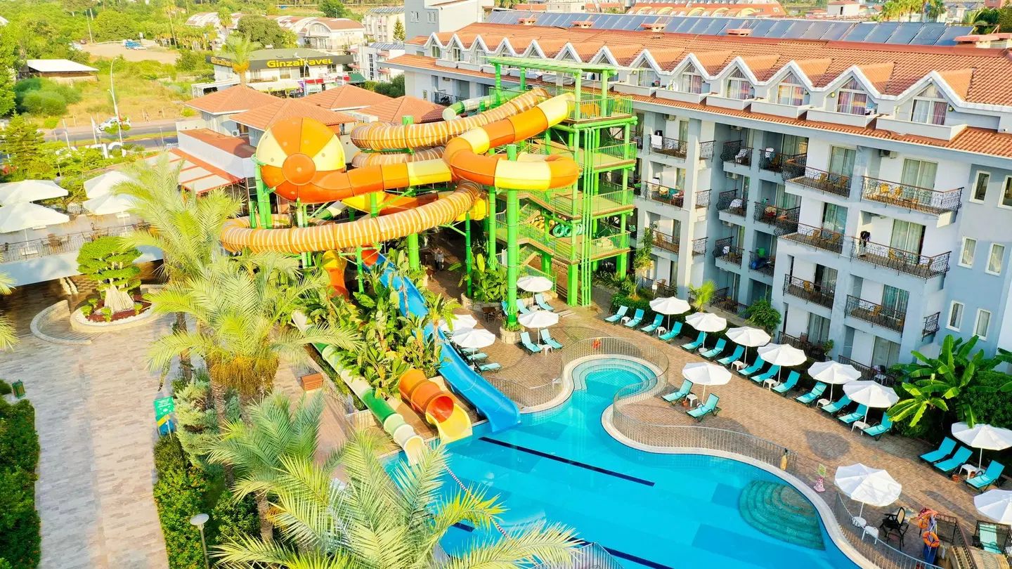 Crystal Aura Aqua Collection OUTDOOR_POOL