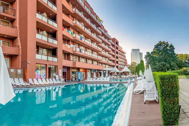Gladiola Star OUTDOOR_POOL