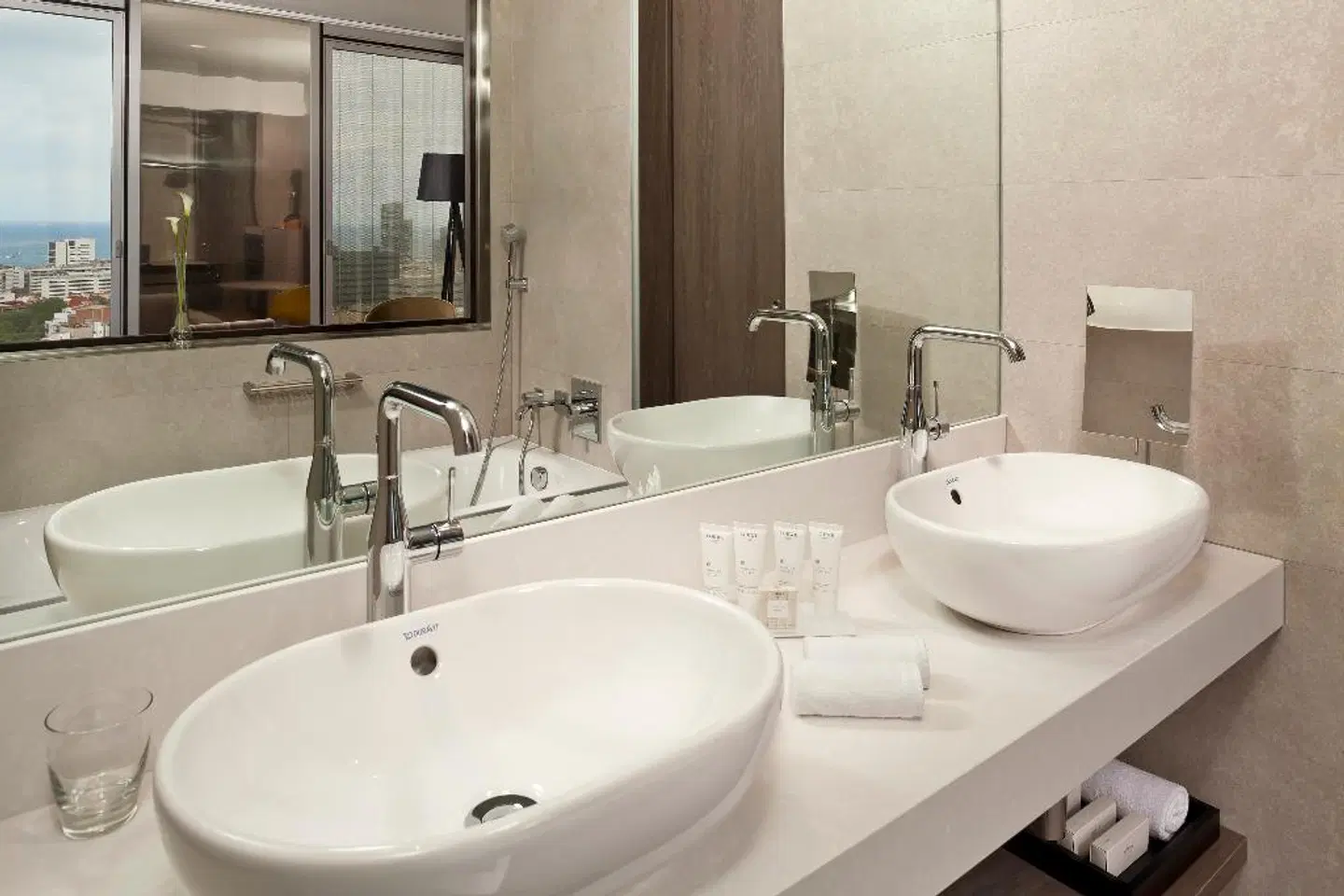 Meliá Barcelona Sky Badezimmer