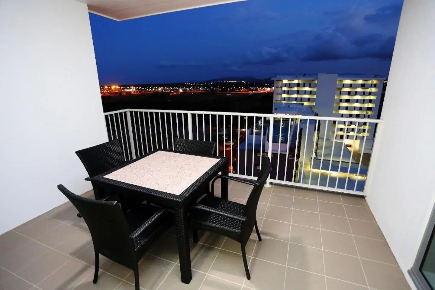 Kensington at Central by Property Vine Terrasse
