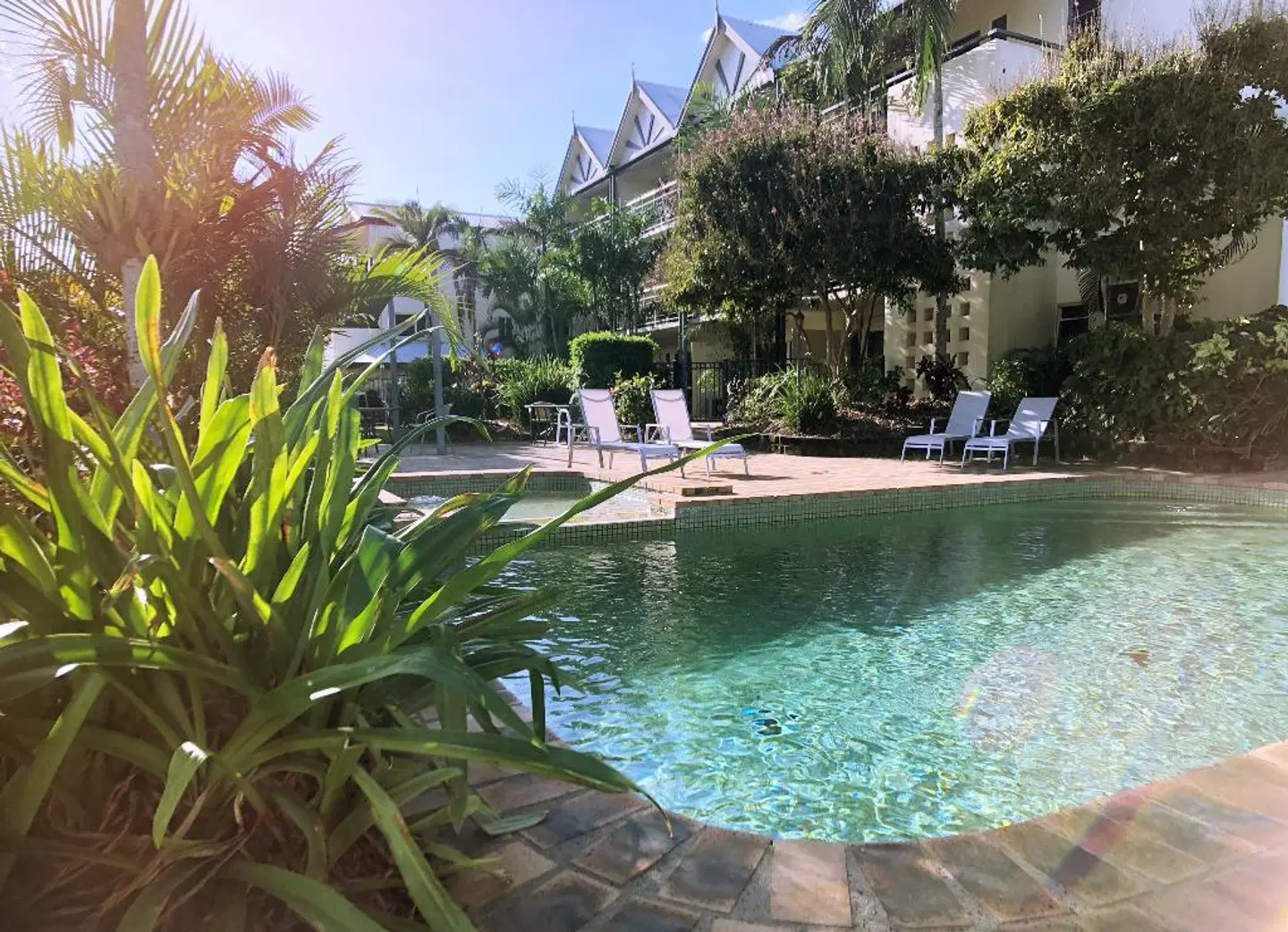 Cairns Queenslander Hotel & Apartments OUTDOOR_POOL