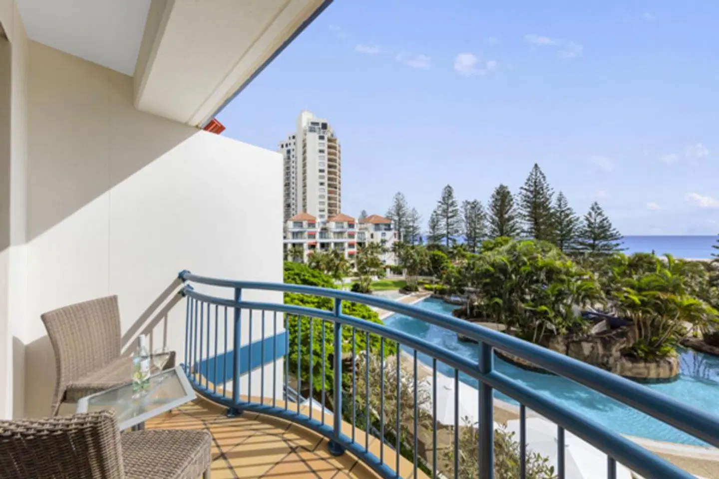 Oaks Gold Coast Calypso Plaza Suites Terrasse