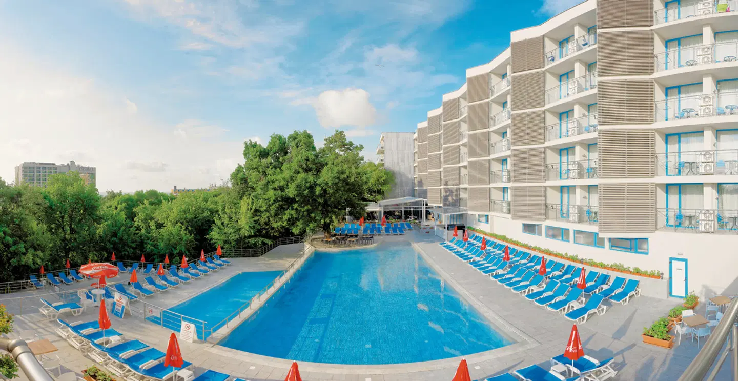 Slavey OUTDOOR_POOL
