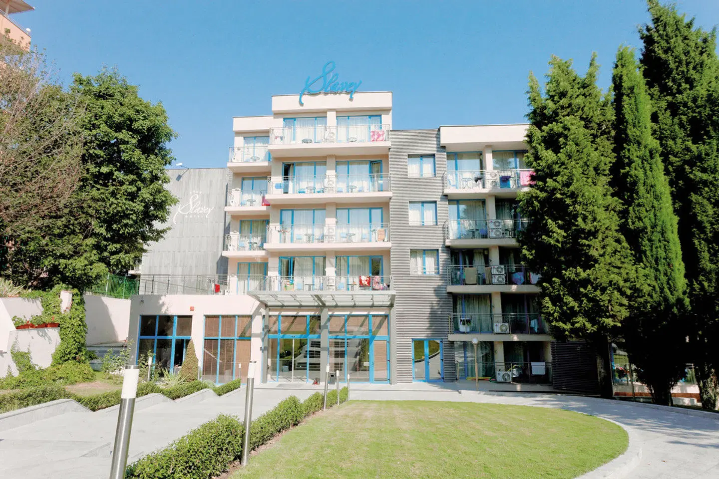 Slavey EXTERIOR