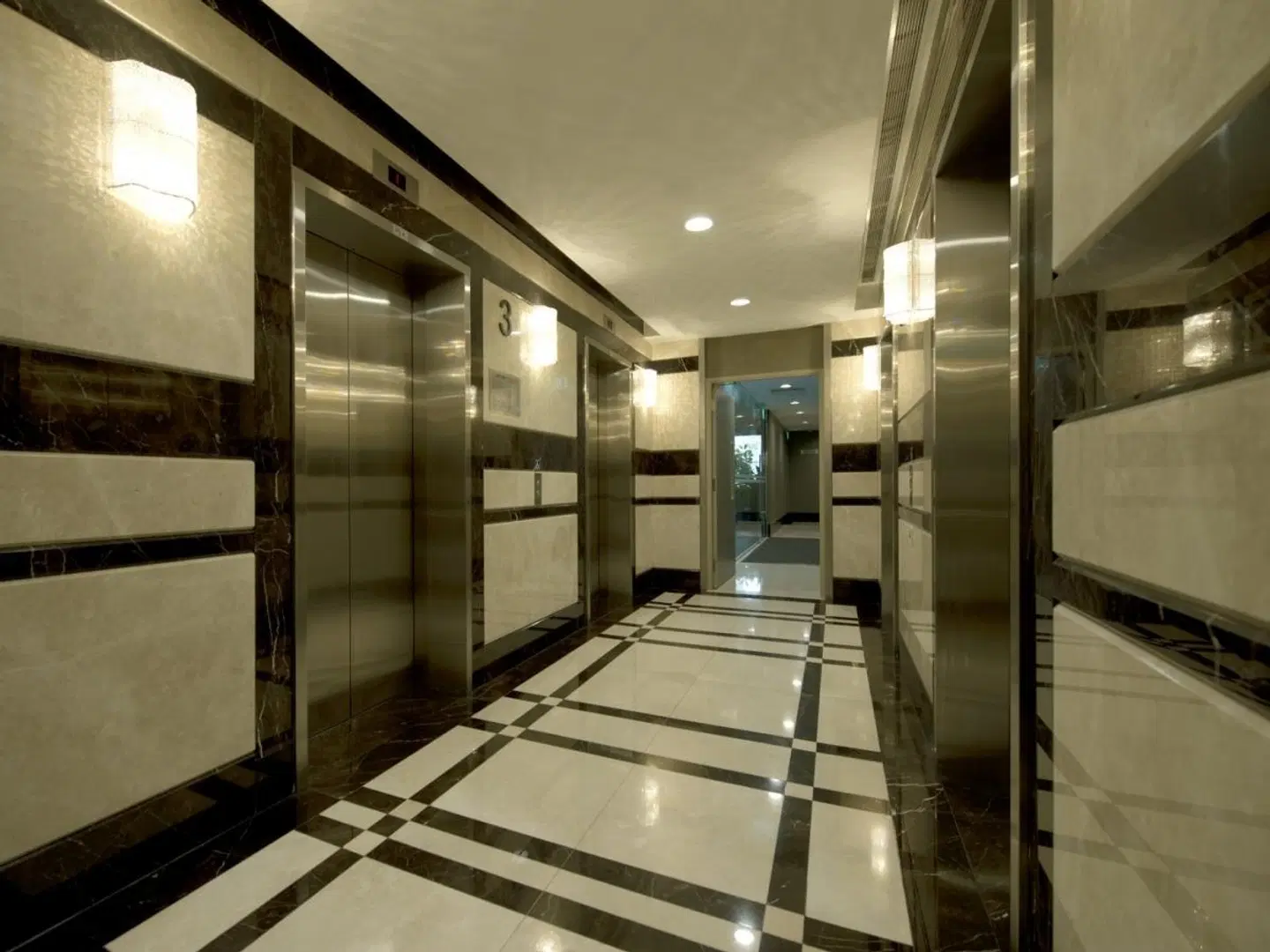 V Hotel Bencoolen Hallenbad