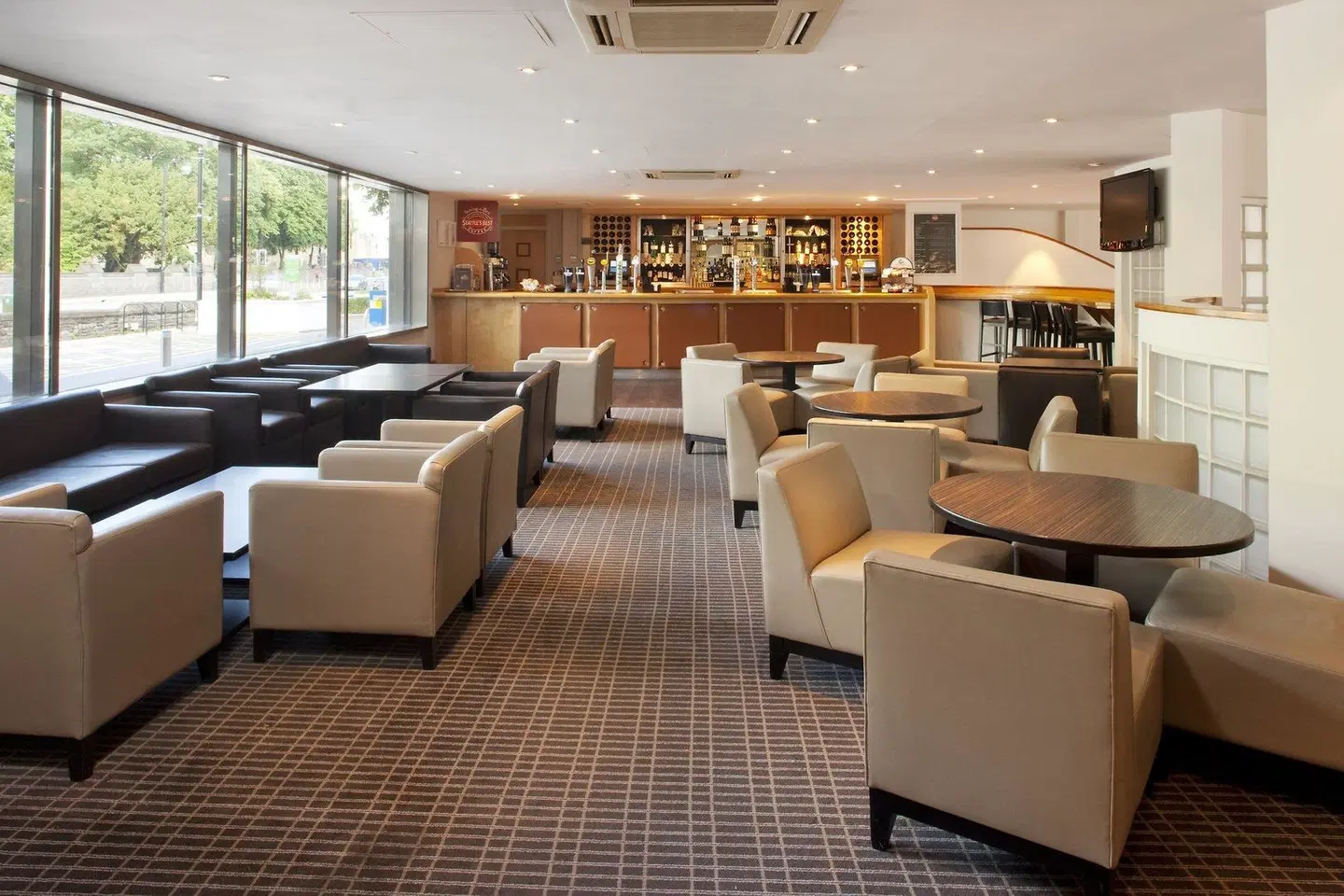 Holiday Inn Cardiff City Centre by IHG LOUNGE_LOBBY