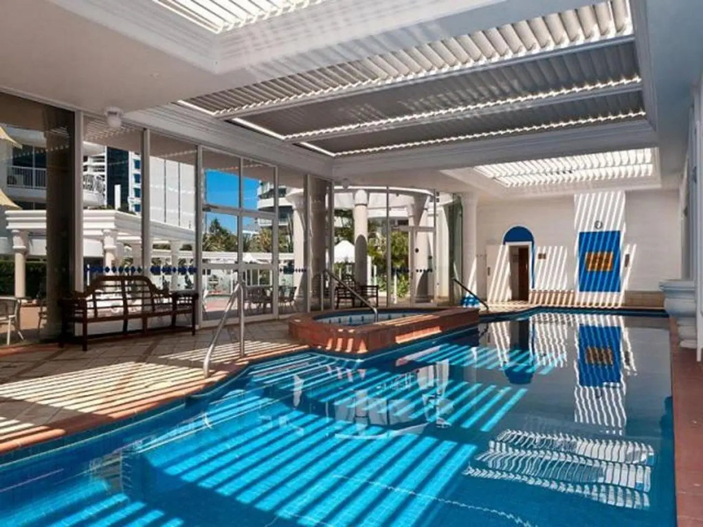 Broadbeach Holiday Apartments Hallenbad