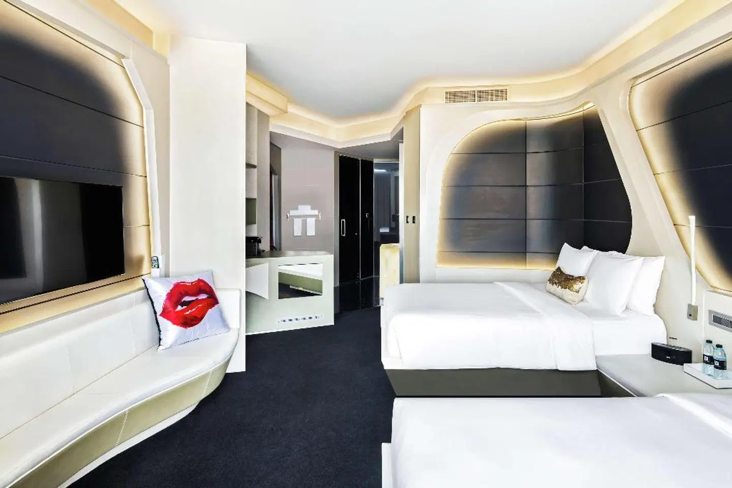 V Hotel Dubai, Curio Collection by Hilton Badezimmer