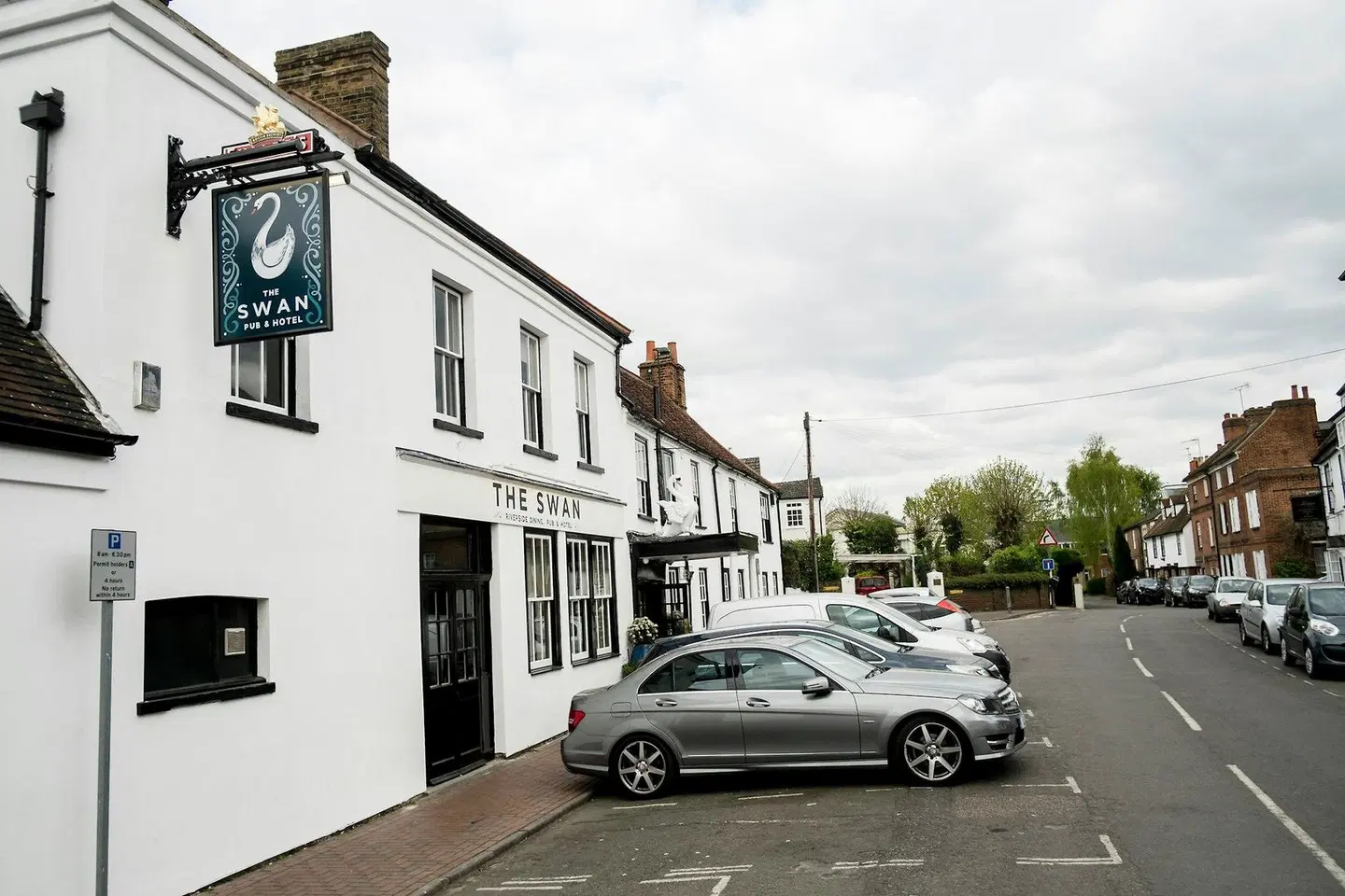 The Swan Hotel Staines SPORTS_AND_LEISURE