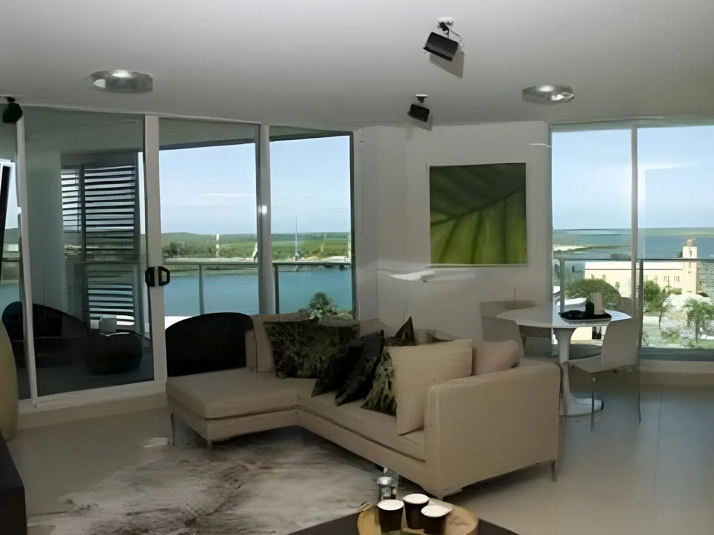 Lanai Riverside Apartments ROOM_EXAMPLE
