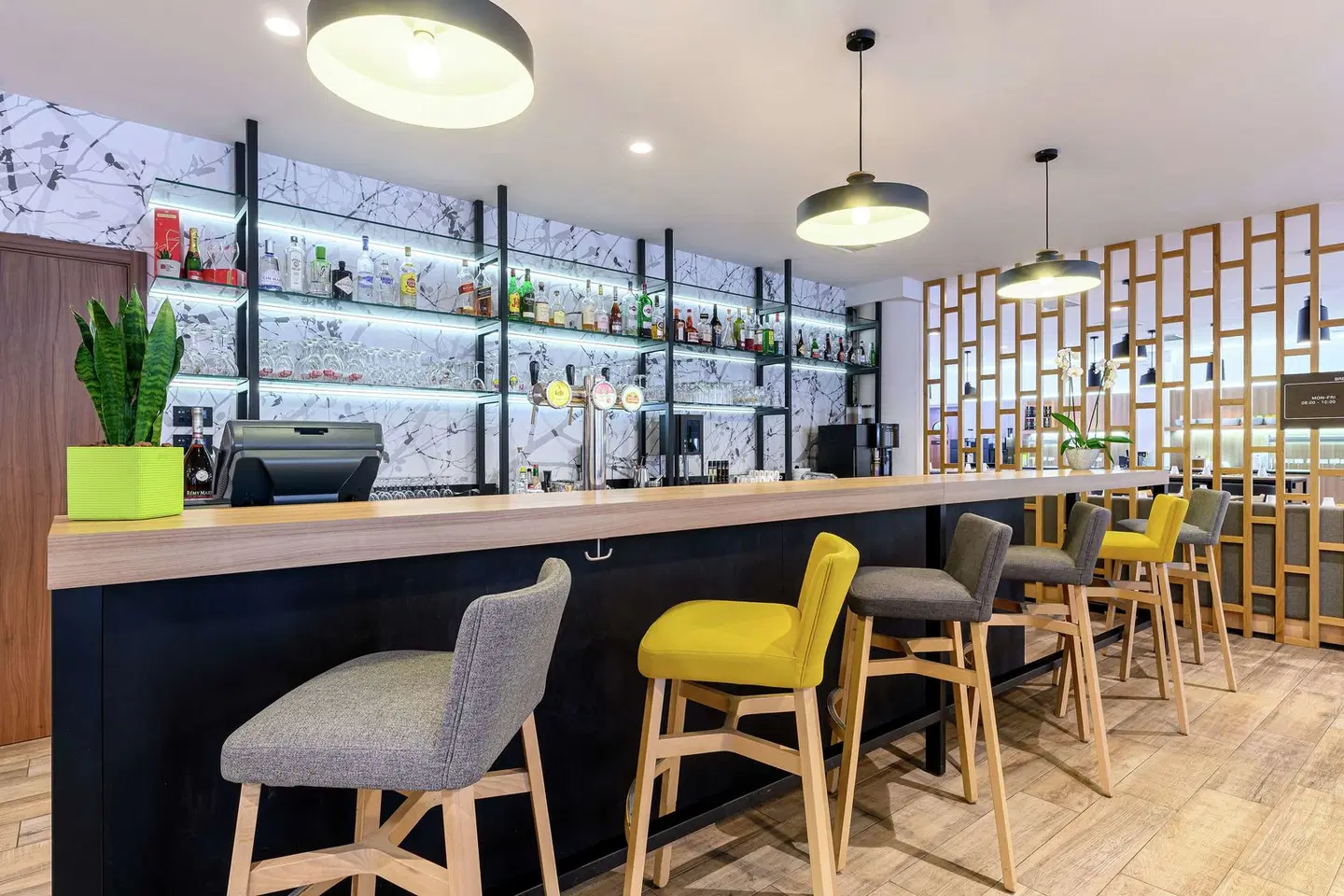 Hilton Garden Inn Brussels City Centre Bar
