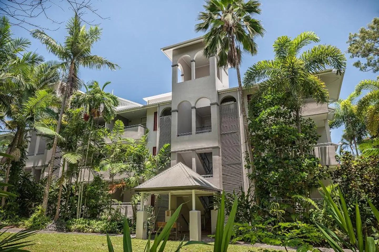 Oasis at Palm Cove EXTERIOR