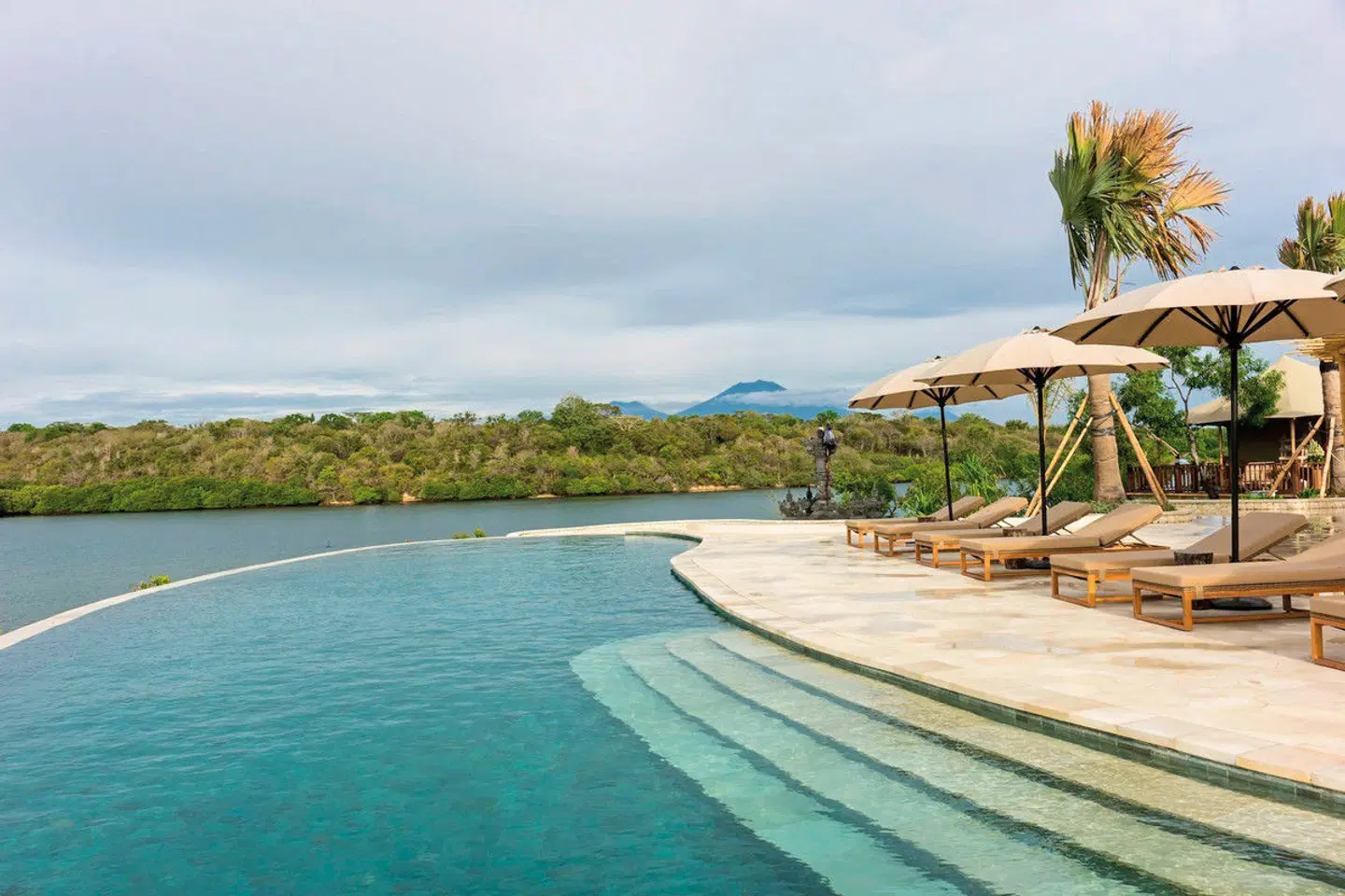 Menjangan Dynasty Resort OUTDOOR_POOL