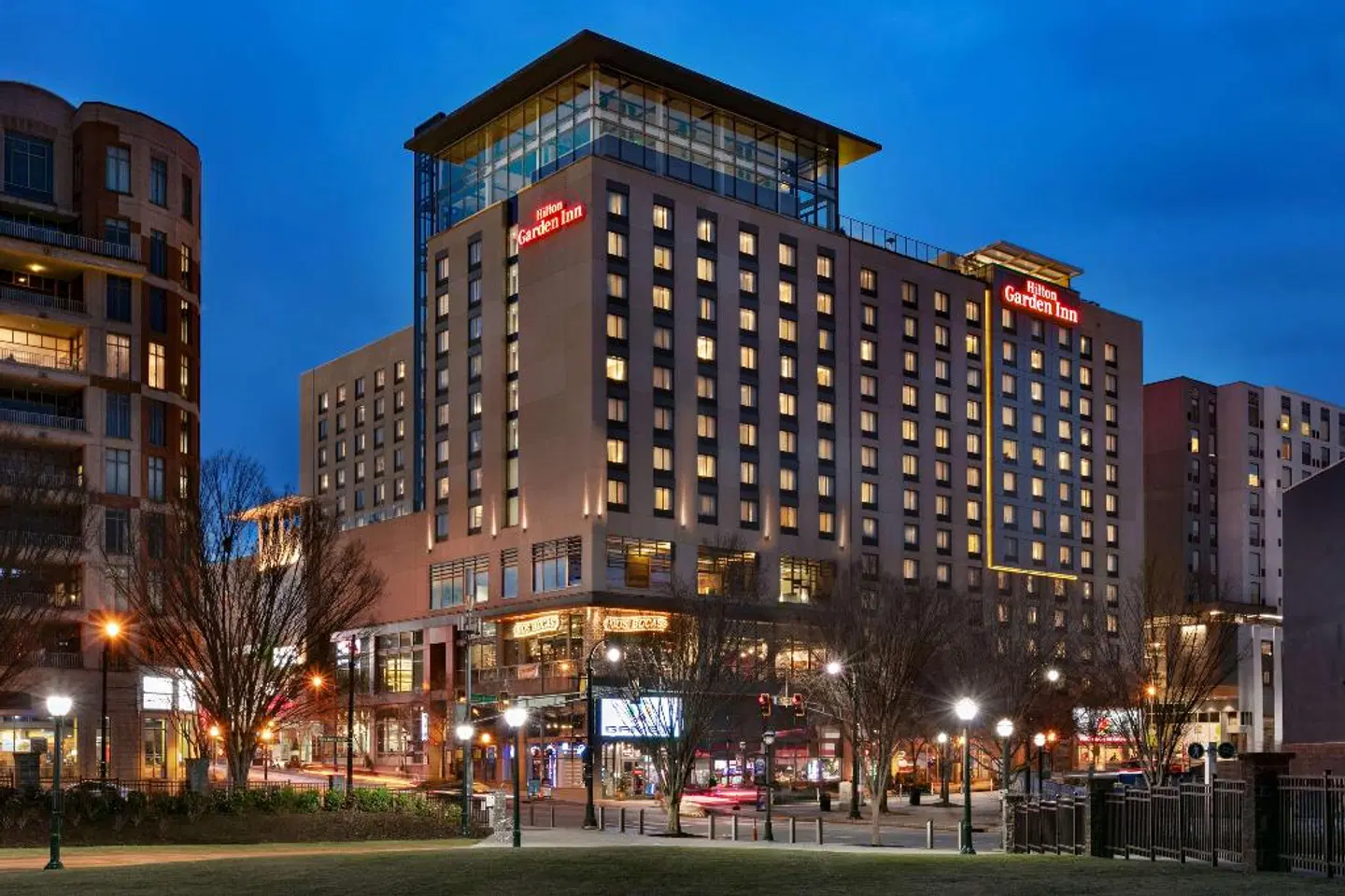 Hilton Garden Inn Atlanta Downtown EXTERIOR