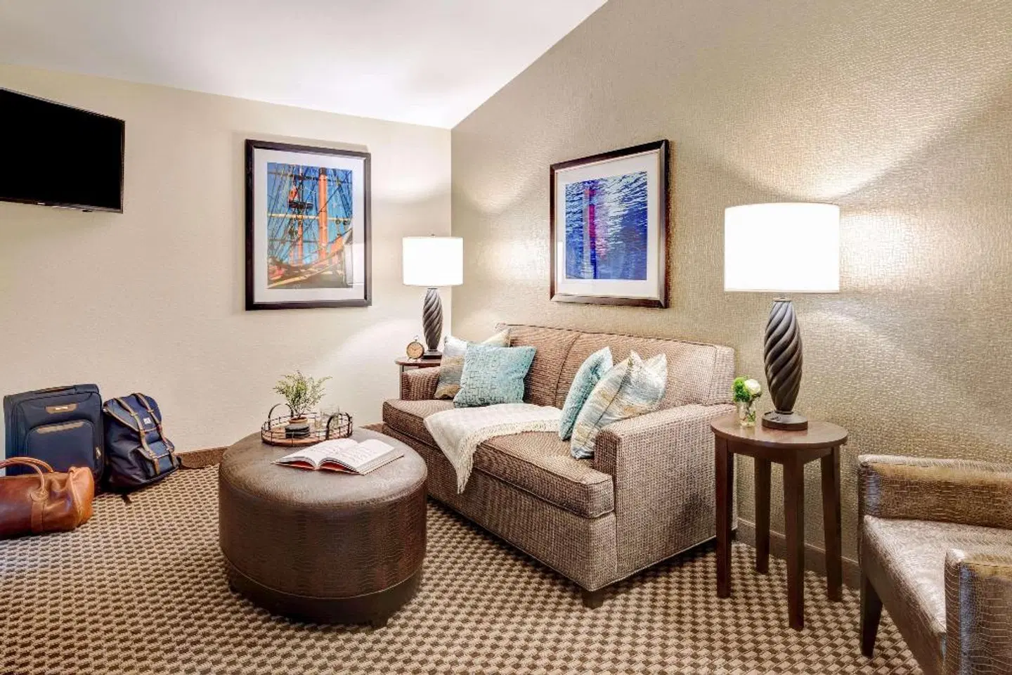 The Garrison Hotel & Suites Dover-Durham, Ascend Hotel Collection LOUNGE_LOBBY