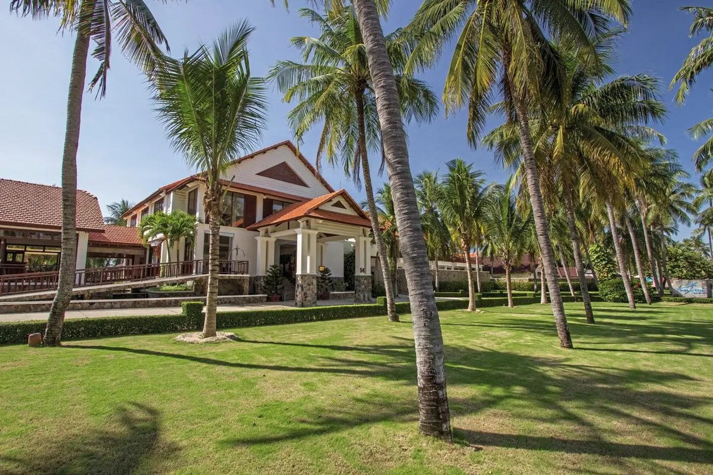 Blue Ocean Resort EXTERIOR