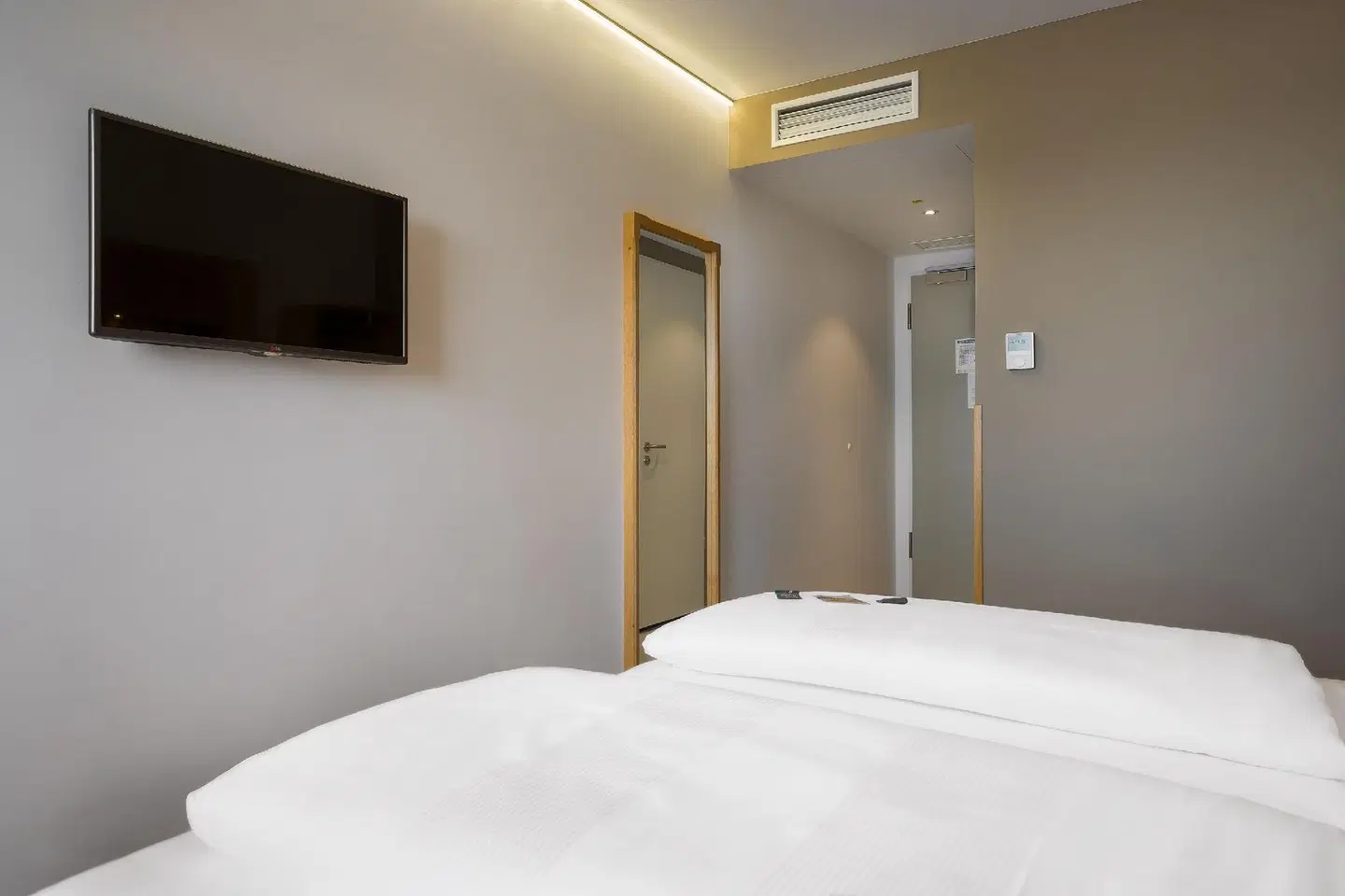 Atomis Hotel Dachau Munich ROOM_EXAMPLE