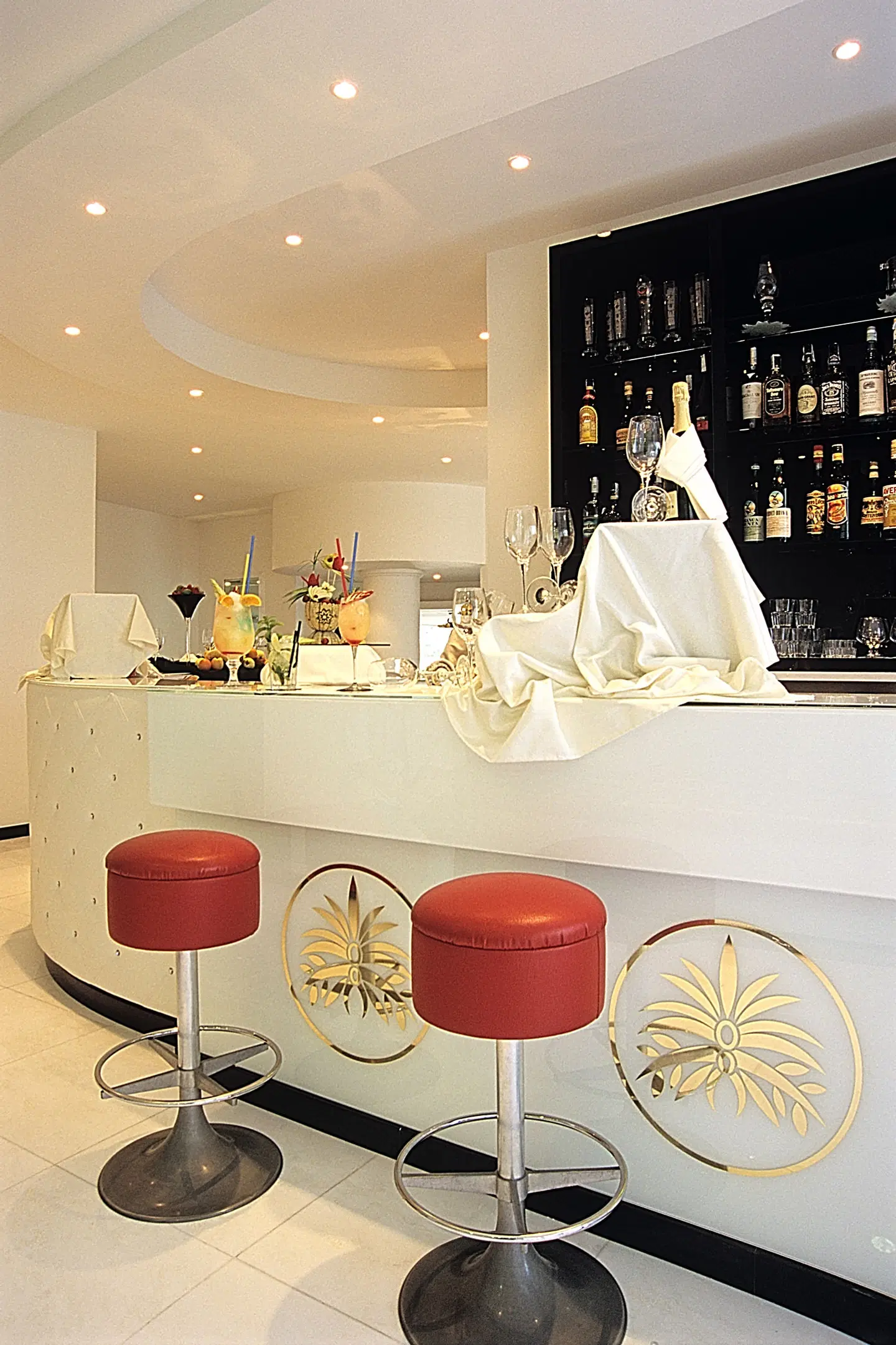 M Glamour Hotel Bar