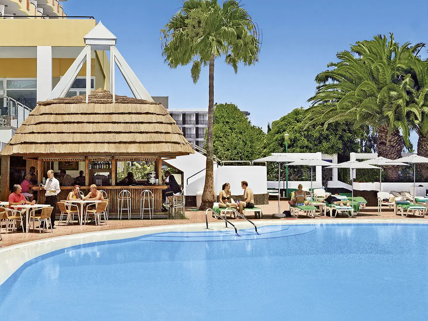 Lucana OUTDOOR_POOL