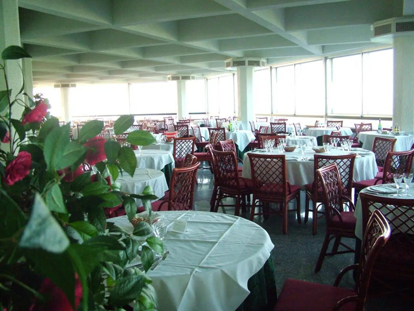 Capo Est Restaurant