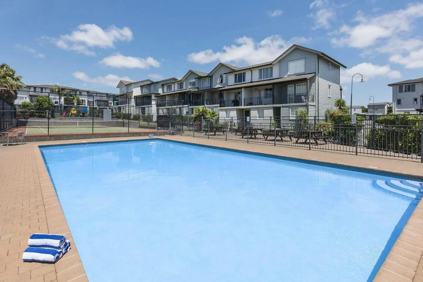 Waldorf Newhaven Apartments OUTDOOR_POOL