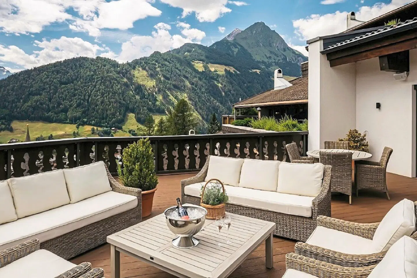 Goldried Terrasse