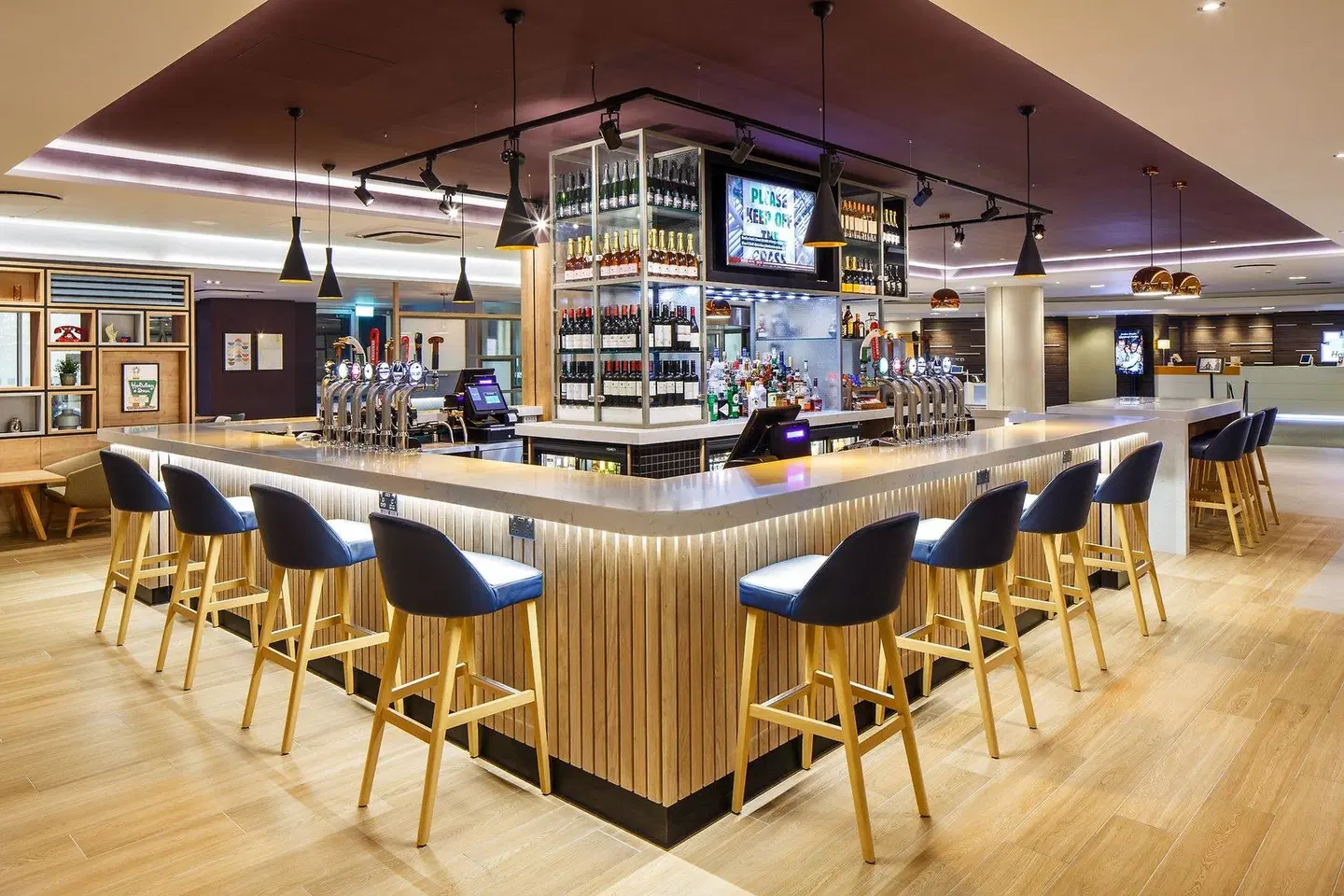 Holiday Inn London-Heathrow M4, Jct. 4 by IHG Bar